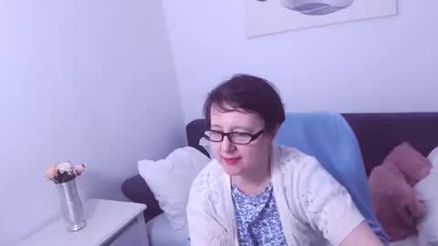 Snapshot of christarose chatting on January 10, 4:33 am Christa online show from January 10, 4:33 am