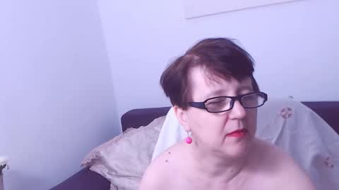 Snapshot of christarose chatting on September 15, 2:33 am Christa online show from September 15, 2:33 am