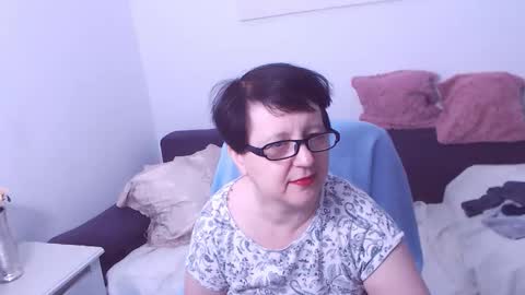 Snapshot of christarose chatting on October 5, 12:53 am Christa online show from October 5, 12:53 am