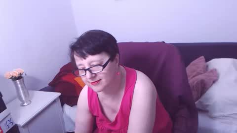 Snapshot of christarose chatting on October 15, 12:44 am Christa online show from October 15, 12:44 am