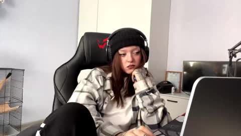 Snapshot of christelduffany chatting on March 1, 8:05 am Kristi online show from March 1, 8:05 am