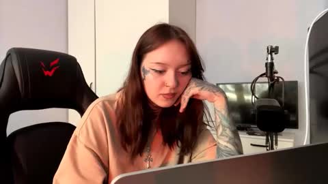 Snapshot of christelduffany chatting on March 5, 9:38 am Kristi online show from March 5, 9:38 am