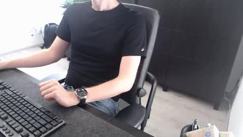 christianblck online show from November 7, 9:09 am