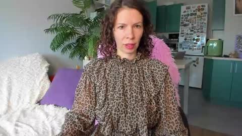 Snapshot of christina_hot chatting on May 30, 8:33 am Chris online show from May 30, 8:33 am