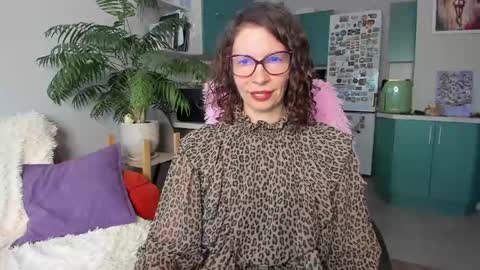 Snapshot of christina_hot chatting on May 31, 6:09 pm Chris online show from May 31, 6:09 pm