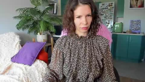 Snapshot of christina_hot chatting on June 4, 7:25 am Chris online show from June 4, 7:25 am