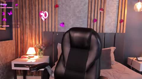 Snapshot of christina_johns chatting on February 23, 3:08 pm Hi Im Christina. . Dont forget to follow me to have me close to you   online show from February 23, 3:08 pm