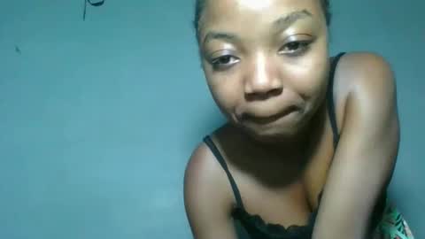 Snapshot of christine985 chatting on October 23, 2:11 am christine985 online show from October 23, 2:11 am