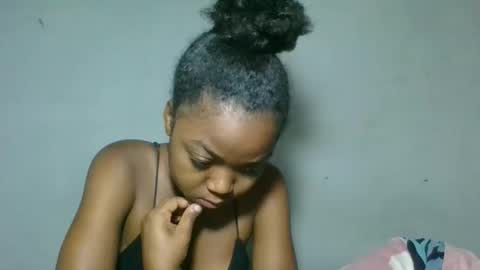 Snapshot of christine985 chatting on October 24, 7:38 am christine985 online show from October 24, 7:38 am