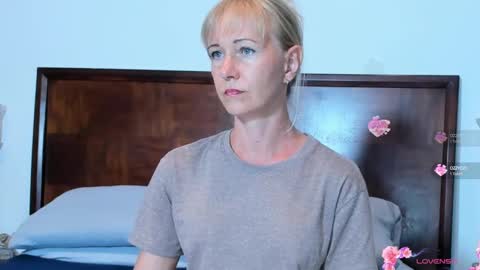 Snapshot of christine_35 chatting on January 7, 7:17 pm Christine -  online show from January 7, 7:17 pm