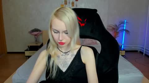 christine_jacksonn online show from March 6, 1:16 am