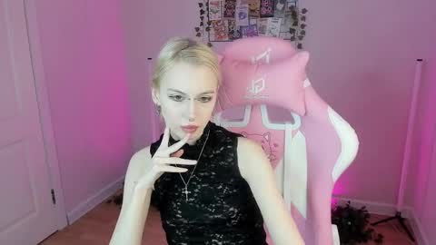 christine_jacksonn online show from March 12, 12:53 am