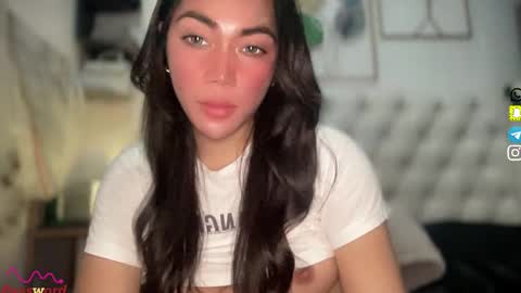 Snapshot of christinee_star chatting on December 4, 12:42 am christine online show from December 4, 12:42 am