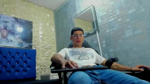 Christoper Giraldo online show from March 7, 1:41 pm