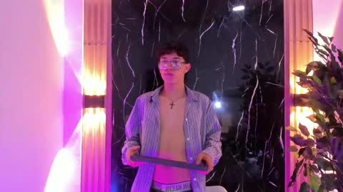 Chrisopher Hunter online show from February 4, 5:13 am