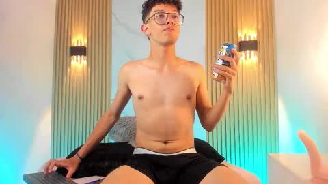 Chrisopher Hunter online show from March 5, 9:22 pm