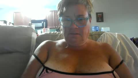 Snapshot of christopher_rain chatting on July 1, 12:01 am Christopher Rain online show from July 1, 12:01 am