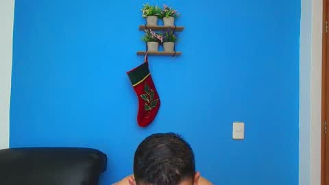 Snapshot of christopher_w chatting on December 14, 3:07 am Christopher online show from December 14, 3:07 am