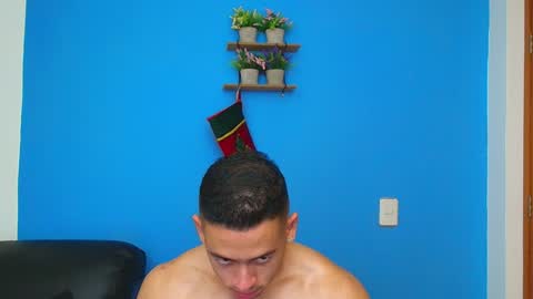 Snapshot of christopher_w chatting on December 16, 1:42 am Christopher online show from December 16, 1:42 am