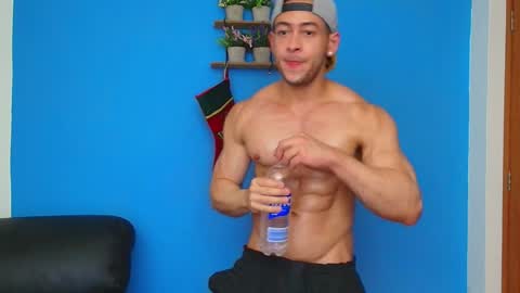 Snapshot of christopher_w chatting on December 22, 12:07 am Christopher online show from December 22, 12:07 am