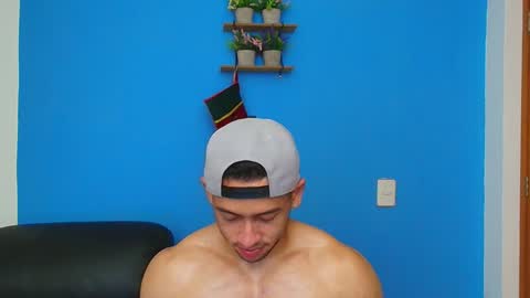 Snapshot of christopher_w chatting on December 22, 3:11 am Christopher online show from December 22, 3:11 am