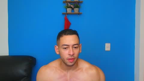 Snapshot of christopher_w chatting on January 1, 9:52 pm Christopher online show from January 1, 9:52 pm