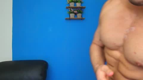 Snapshot of christopher_w chatting on January 19, 12:28 am Christopher online show from January 19, 12:28 am