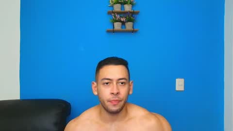 Snapshot of christopher_w chatting on January 19, 3:29 am Christopher online show from January 19, 3:29 am