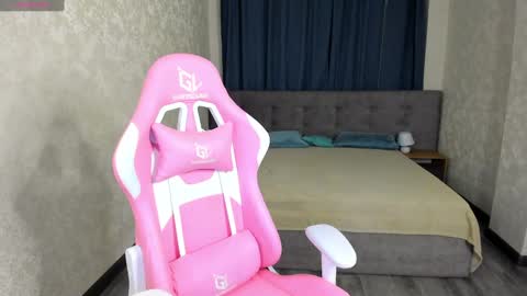 Snapshot of christy_little chatting on February 10, 1:24 am hristy3 online show from February 10, 1:24 am