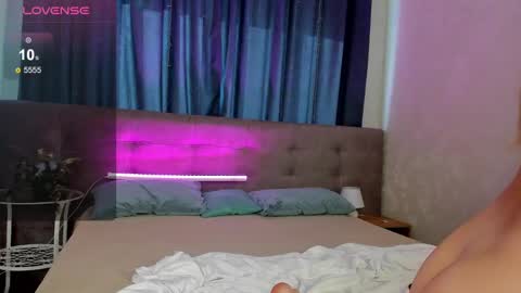 Snapshot of christy_little chatting on February 17, 7:04 am hristy3 online show from February 17, 7:04 am