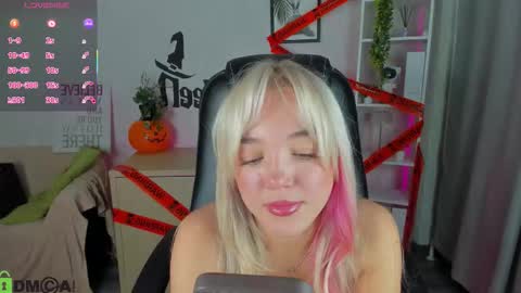 Snapshot of christy_little chatting on October 30, 12:23 am hristy3 online show from October 30, 12:23 am