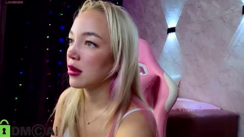 Snapshot of christy_little chatting on November 26, 12:33 am hristy3 online show from November 26, 12:33 am