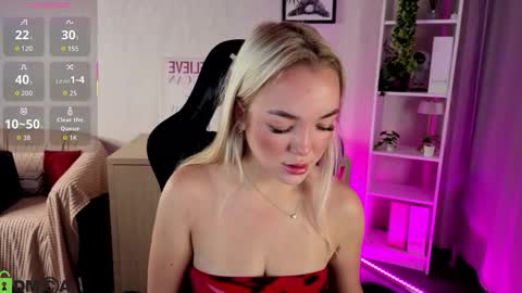 Snapshot of christy_little chatting on November 27, 12:56 am hristy3 online show from November 27, 12:56 am