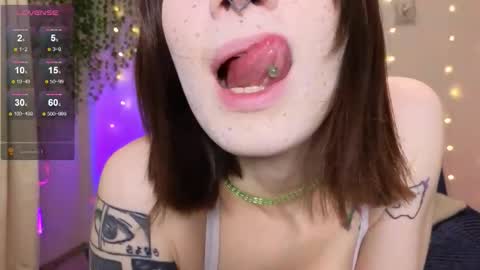 Snapshot of christy_memeow chatting on October 14, 3:13 pm christy memeow online show from October 14, 3:13 pm