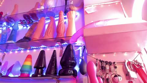 christy online show from December 14, 12:11 am