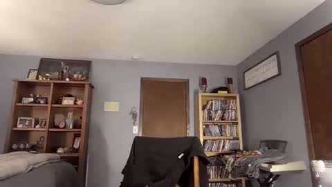 chrisw8121 online show from March 4, 12:38 am