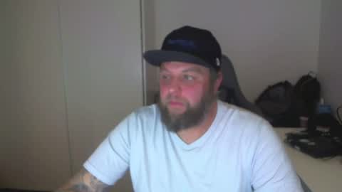 Snapshot of chrizz80 chatting on December 6, 4:17 pm Chrizz online show from December 6, 4:17 pm