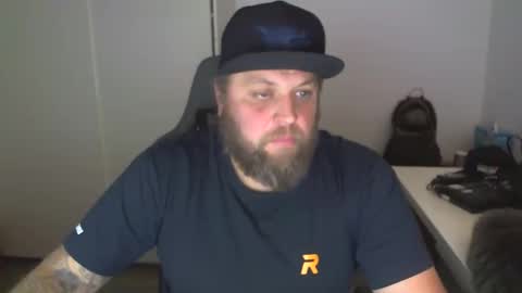 Snapshot of chrizz80 chatting on December 7, 2:24 pm Chrizz online show from December 7, 2:24 pm