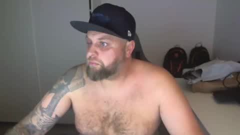 Snapshot of chrizz80 chatting on December 12, 5:20 am Chrizz online show from December 12, 5:20 am