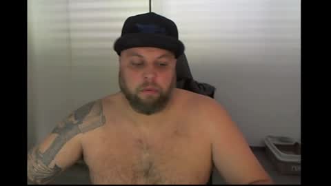 Snapshot of chrizz80 chatting on February 7, 10:29 am Chrizz online show from February 7, 10:29 am