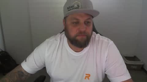 Snapshot of chrizz80 chatting on March 1, 8:23 am Chrizz online show from March 1, 8:23 am