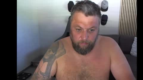 Snapshot of chrizz80 chatting on September 19, 8:27 am Chrizz online show from September 19, 8:27 am