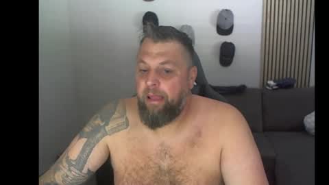 Snapshot of chrizz80 chatting on October 18, 8:26 am Chrizz online show from October 18, 8:26 am