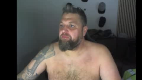 Snapshot of chrizz80 chatting on October 29, 7:10 am Chrizz online show from October 29, 7:10 am