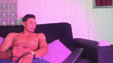 Snapshot of chubby_pregnant11_pm chatting on January 6, 2:32 pm chubby_pregnant11_pm online show from January 6, 2:32 pm