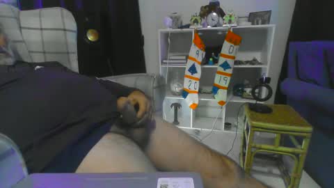 Snapshot of chuck354139 chatting on December 23, 8:55 am chuck354139 online show from December 23, 8:55 am