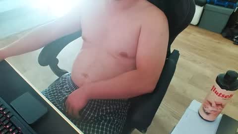 Snapshot of chucky606 chatting on July 5, 9:27 am chucky606 online show from July 5, 9:27 am
