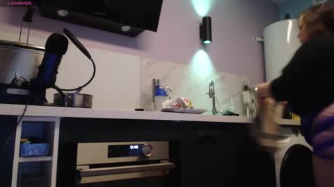 Snapshot of chwerry_b0 chatting on November 10, 11:48 pm Jessica online show from November 10, 11:48 pm