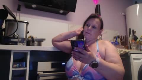 Snapshot of chwerry_b0 chatting on June 22, 11:24 pm Jessica online show from June 22, 11:24 pm