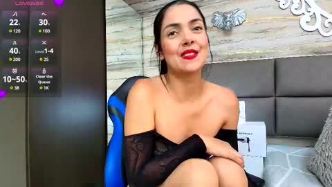 Snapshot of ciara_connor chatting on February 11, 7:33 am ... ... online show from February 11, 7:33 am